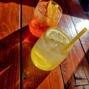 Aperol und Limoncello Spritz